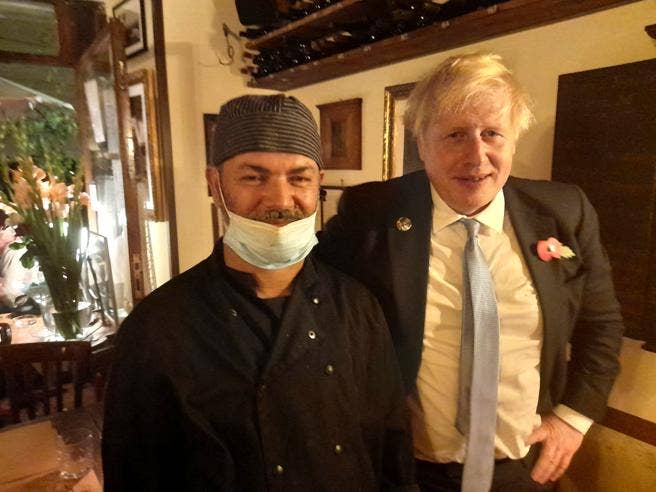 Boris Johnson a Giulio passami l'Olio La cucina romana conquista i leader di tutto il mondo